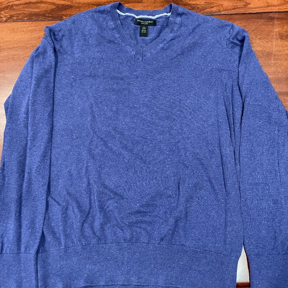 Banana Republic Men's V-Neck Sweater in Heather Blue
